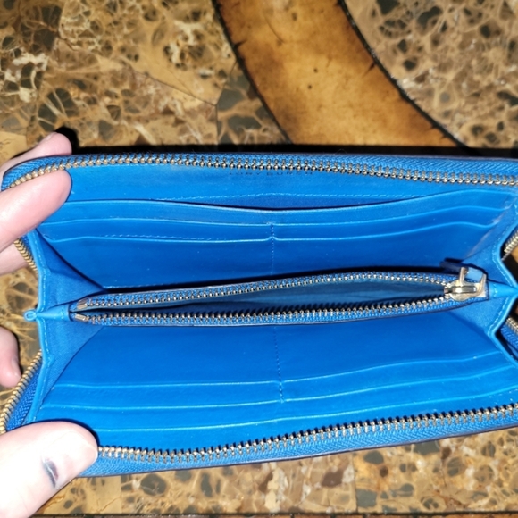 Tory Burch Blue Quilted Wallet - Picture 6 of 6